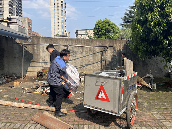 扮靚家園護(hù)健康 大板房社區(qū)繪就愛(ài)國(guó)衛(wèi)生新圖景