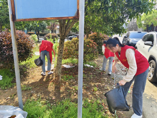 云盤社區(qū)開展愛國衛(wèi)生大掃除活動(dòng)