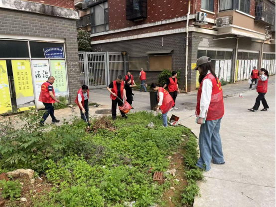 五里堆社區(qū)開展環(huán)境衛(wèi)生專項整治行動