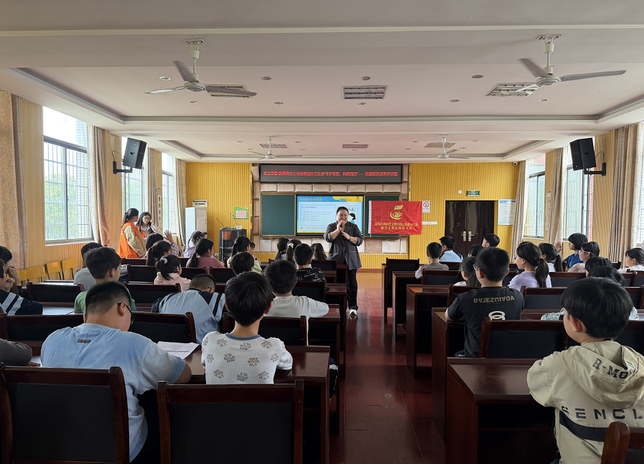 守護(hù)青春 向陽(yáng)而行——荷塘街道社工站點(diǎn)開展校園防欺凌知識(shí)講座