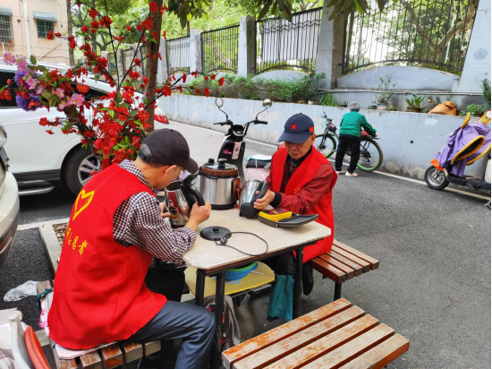 菊花塘社区：退休党员践初心 余热生辉暖家园