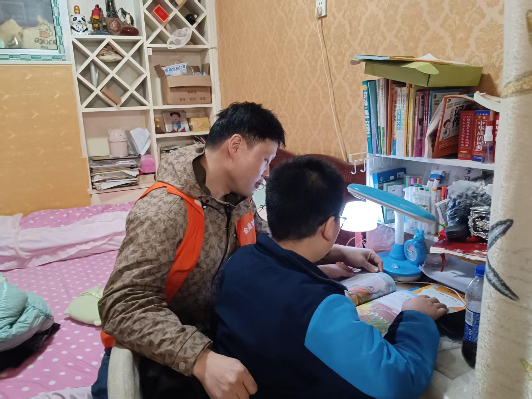 岳塘民政携手社工织密关爱网 多维服务点亮困境儿童成长路