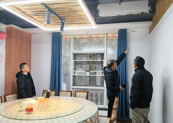 邻里漏水引纠纷 长塘社区调解化干戈