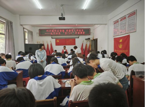 运河社区联合湘机中学开展“巧手制作启智趣 科普育人伴成长”科普课堂活动