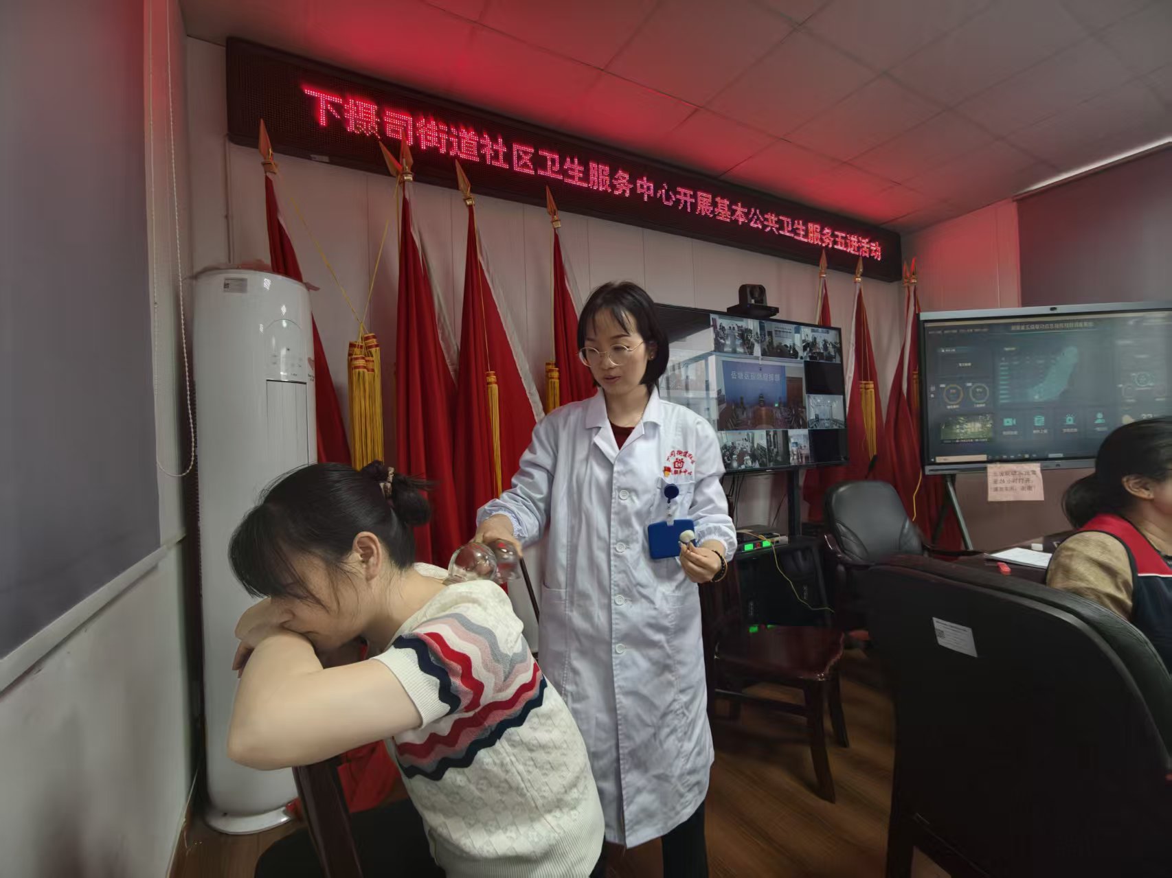 实施“开局八好”岳塘进行时丨下摄司街道社区卫生服务中心开展国家基本公共卫生服务“五进”之进机关活动