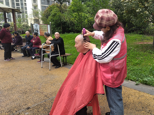 清水村开展爱心义剪志愿服务活动