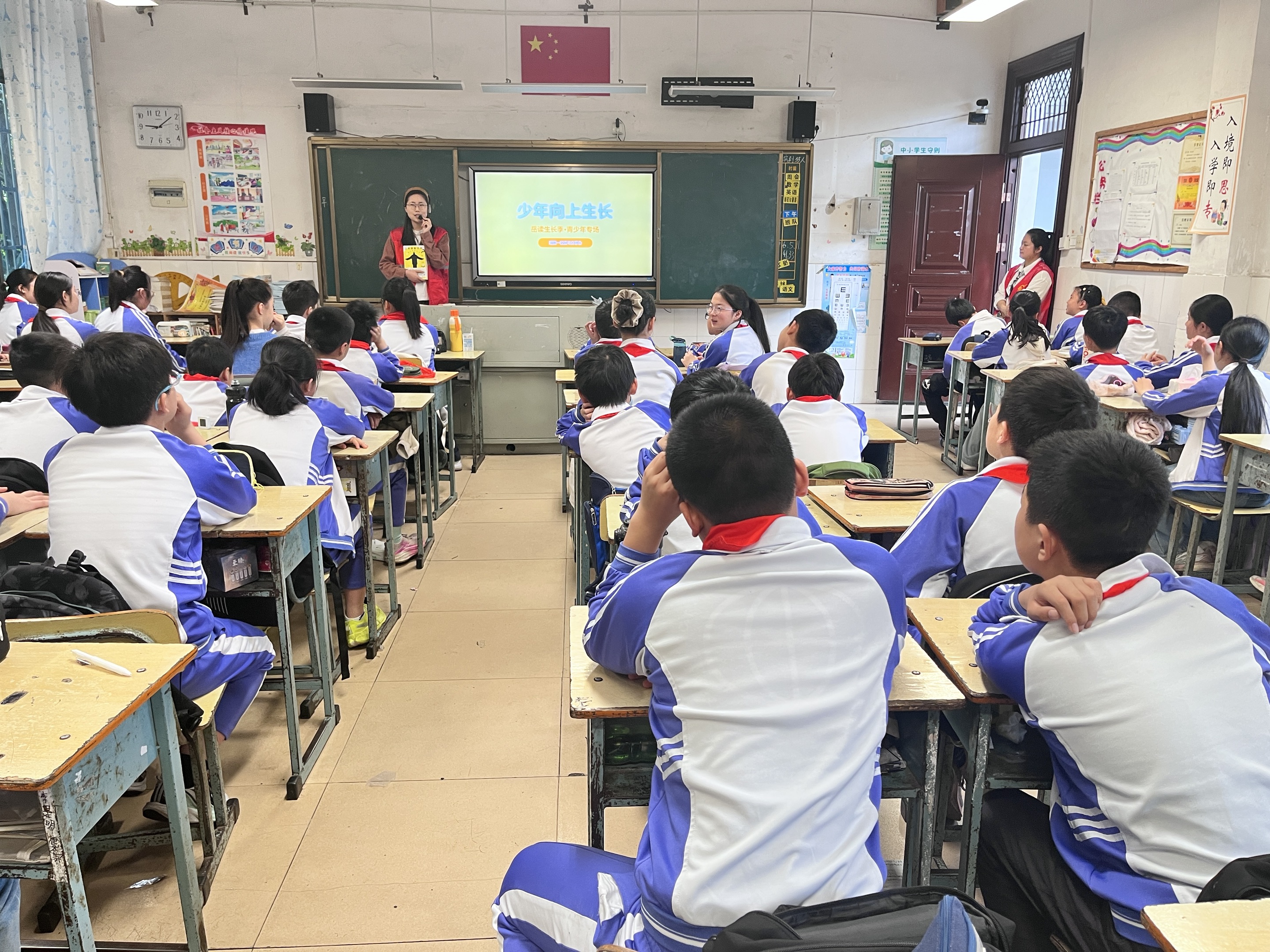 瓦窑塘社区联合湘钢一校开展“‘岳’读生长季・青少年专场”阅读分享活动