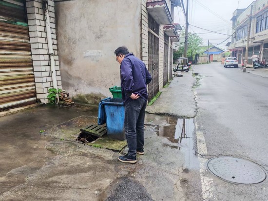 横街社区：未雨绸缪查隐患 守护居民出行安全