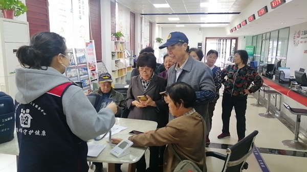 三角坪社区：医社联动开展老年人慢性病随访暖心服务