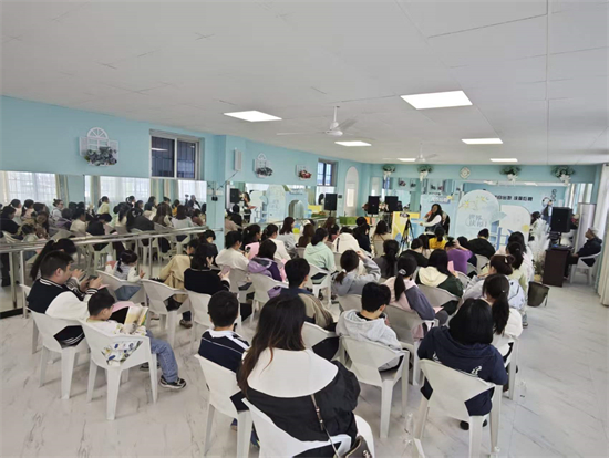 岳塘區(qū)圖書館舉行“世界讀書日” 全民閱讀活動
