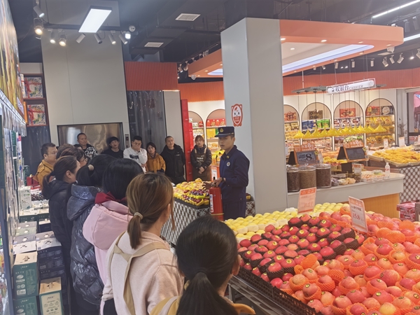 岳塘区消防救援局组织壹壹果业从业人员开展消防安全知识培训