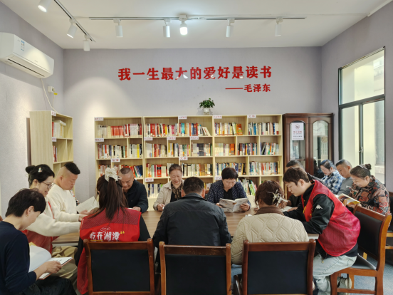 板塘街道新农村开展“书香润心田·悦读助振兴”全民阅读分享会