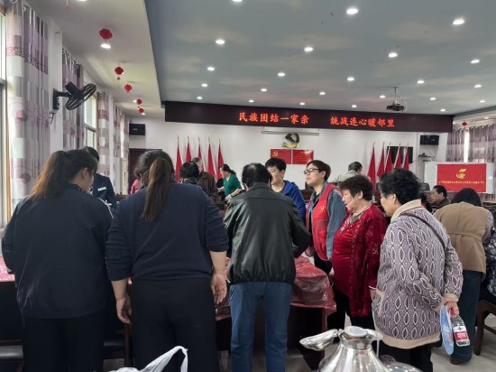 黨群同心 “艾”意滿滿——橫街社區(qū)開展手工艾草粑粑民俗體驗(yàn)活動(dòng)