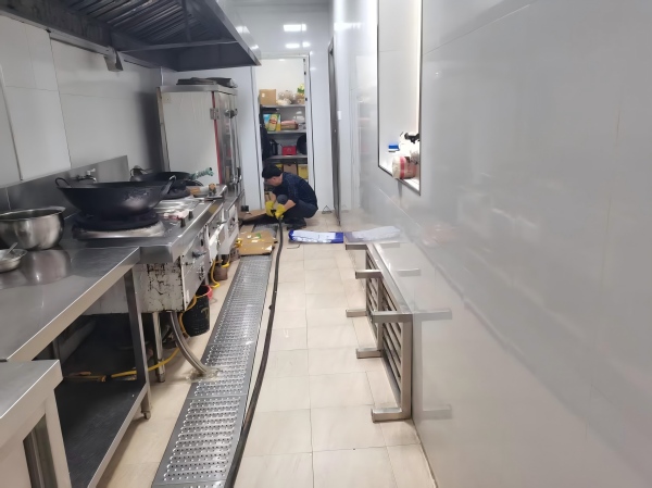 岳塘區(qū)環(huán)境衛(wèi)生服務(wù)中心：疏通管道解民憂 辦好事實(shí)暖民心