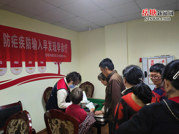 寶塔街道社區(qū)衛(wèi)生服務(wù)中心進(jìn)社區(qū)開(kāi)展瘧疾防控宣傳活動(dòng)