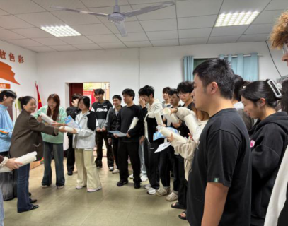 運河社區(qū)開展“關(guān)注就業(yè) 立足今日 領(lǐng)航未來”就業(yè)政策宣傳活動