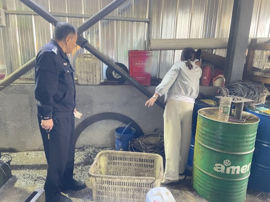 橫街社區(qū)聯(lián)合民警開展節(jié)前安全生產(chǎn)專項檢查