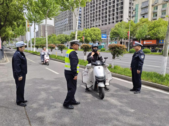 警社聯(lián)動除隱患 盤龍社區(qū)筑牢道路交通安全防線