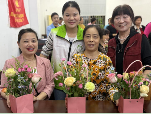 岳塘區(qū)民政局（岳塘區(qū)社工站）開展“溫情五月·感恩母親”關(guān)愛獨(dú)居女性老年人主題活動(dòng)