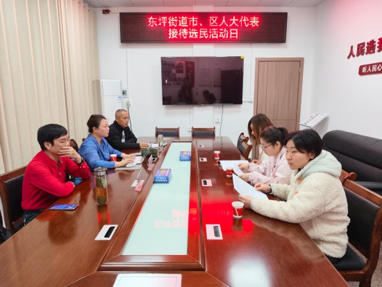 暖心路灯照亮回家路：市人大代表助力解决居民夜间出行难题