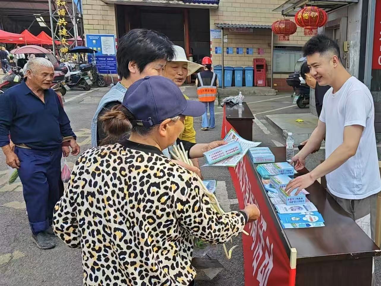 象形社区赶集日多措并举护航出行安全