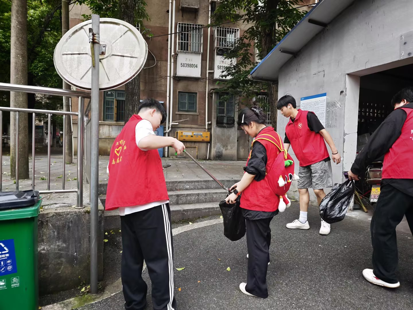 岳塘岭社区：社校联动聚合力  携手共创美好家园