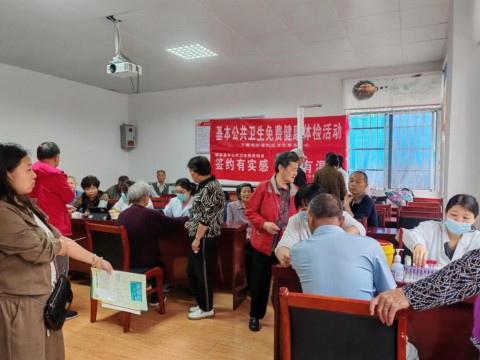 铁园社区开展老年人免费健康体检活动