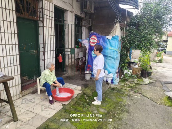 橫街社區(qū)開展獨居老人走訪關(guān)愛活動