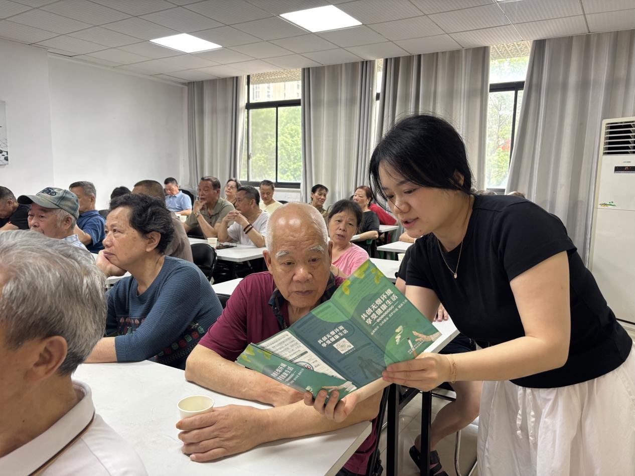 寶塔社區(qū)開展“青春無煙 未來無限”健康知識(shí)講座
