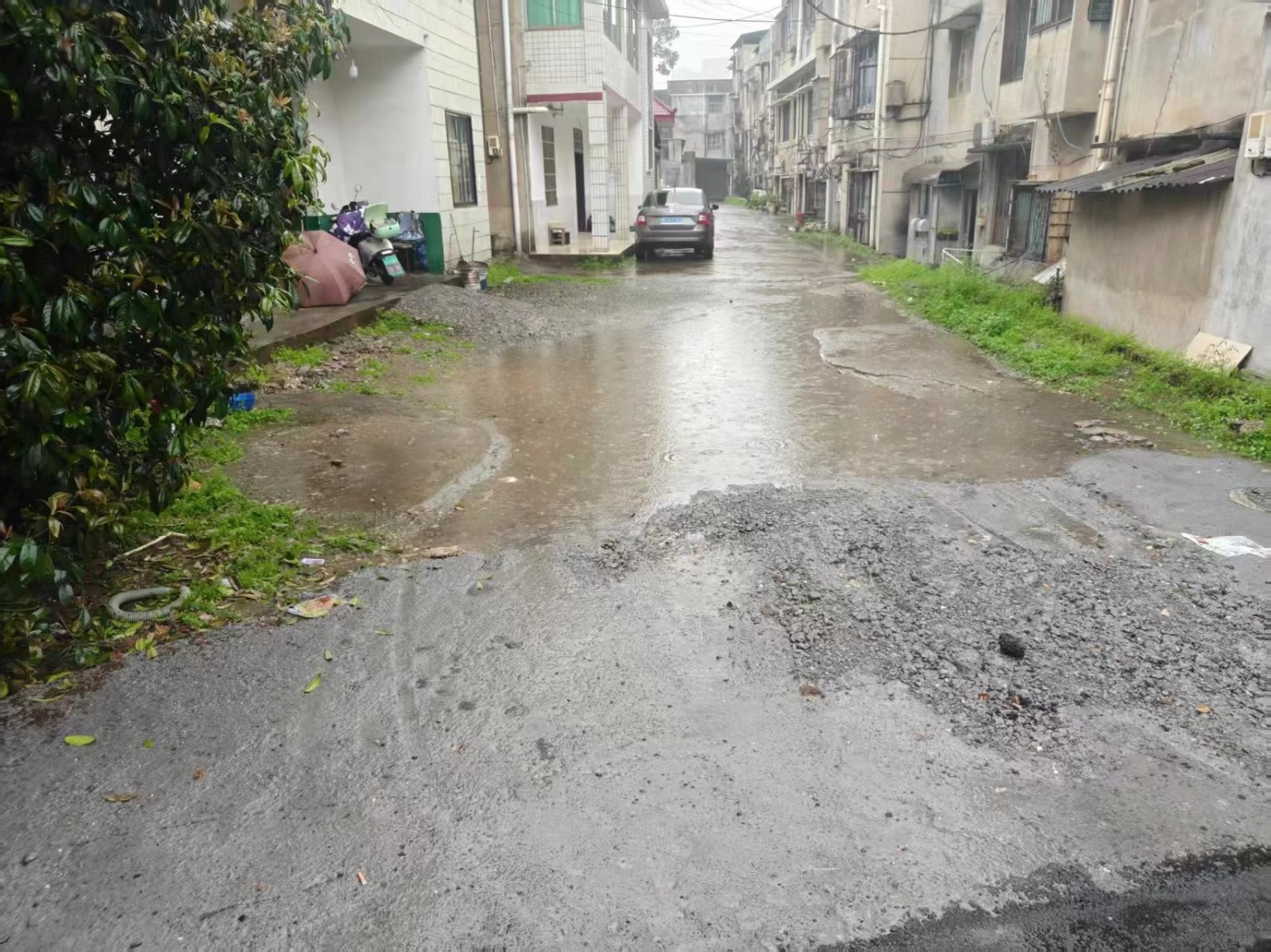 紅旗社區(qū)：為民解憂暖人心 道路整修暢出行