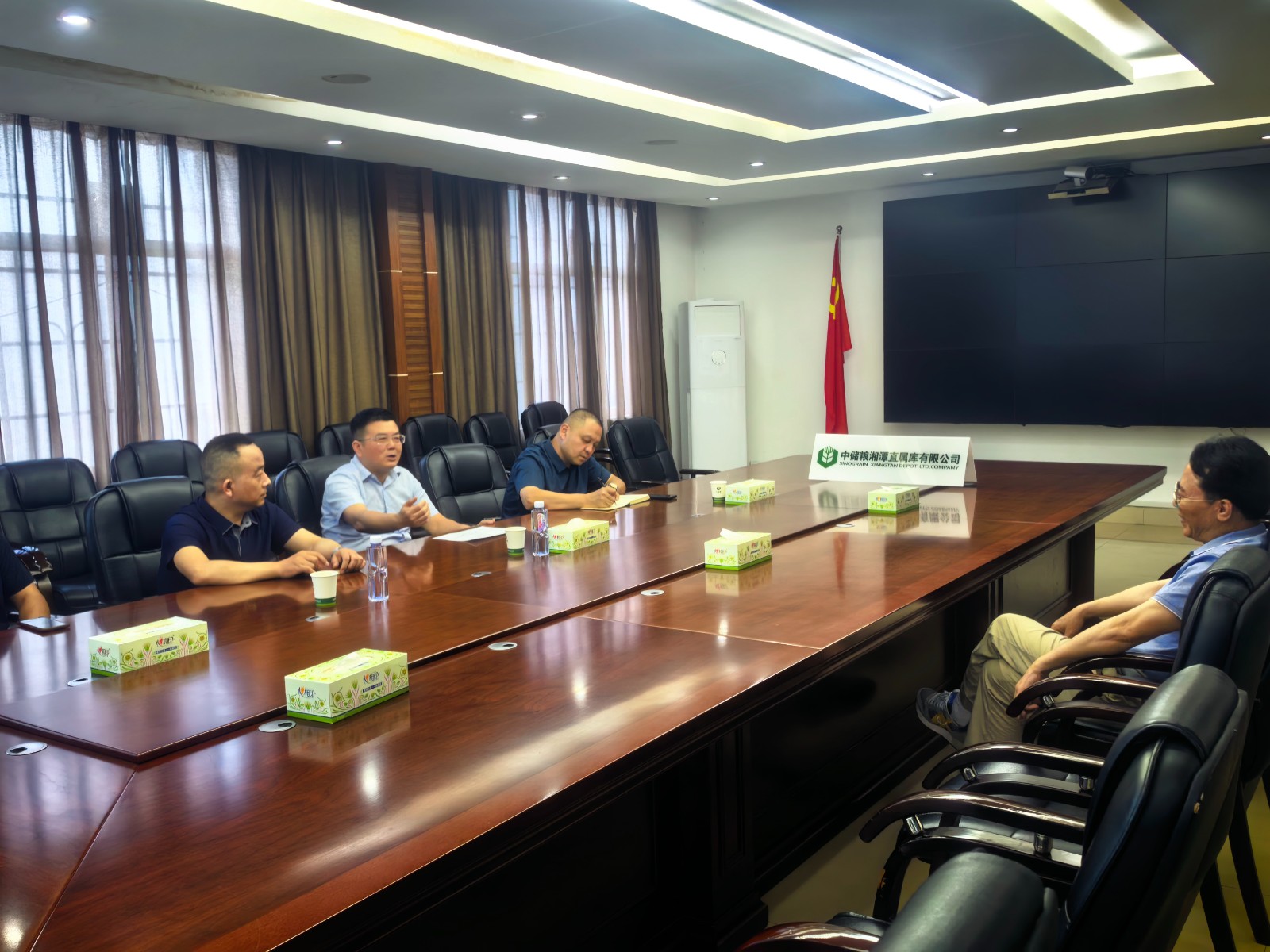 岳塘区政协主席周中秋带队督导中储粮湘潭直属库安全生产 助力企业纾困解难