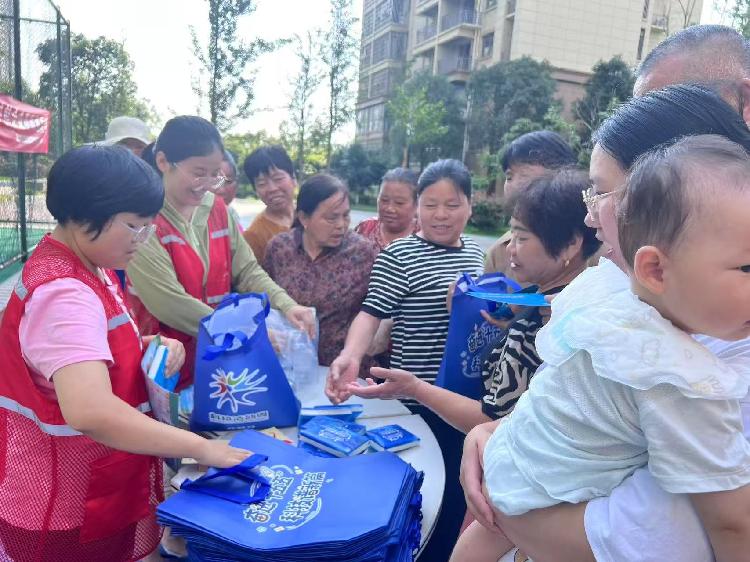 ​昭山镇窑洲社区开展“奋进‘十五五’  科技谱新篇”科技活动周主题宣传活动