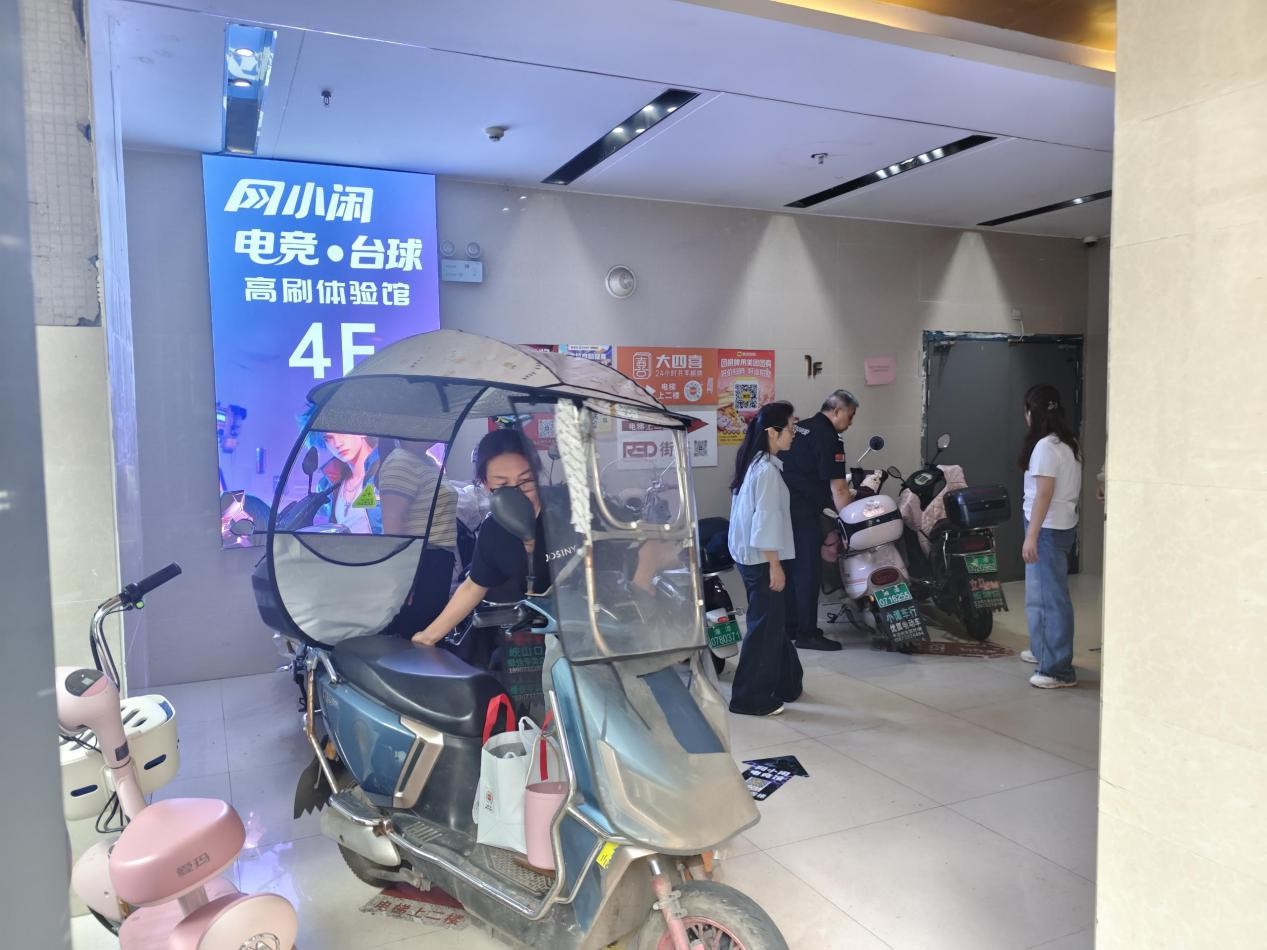 盤龍社區(qū)聯(lián)合物業(yè)開展電動車停放排查整治行動