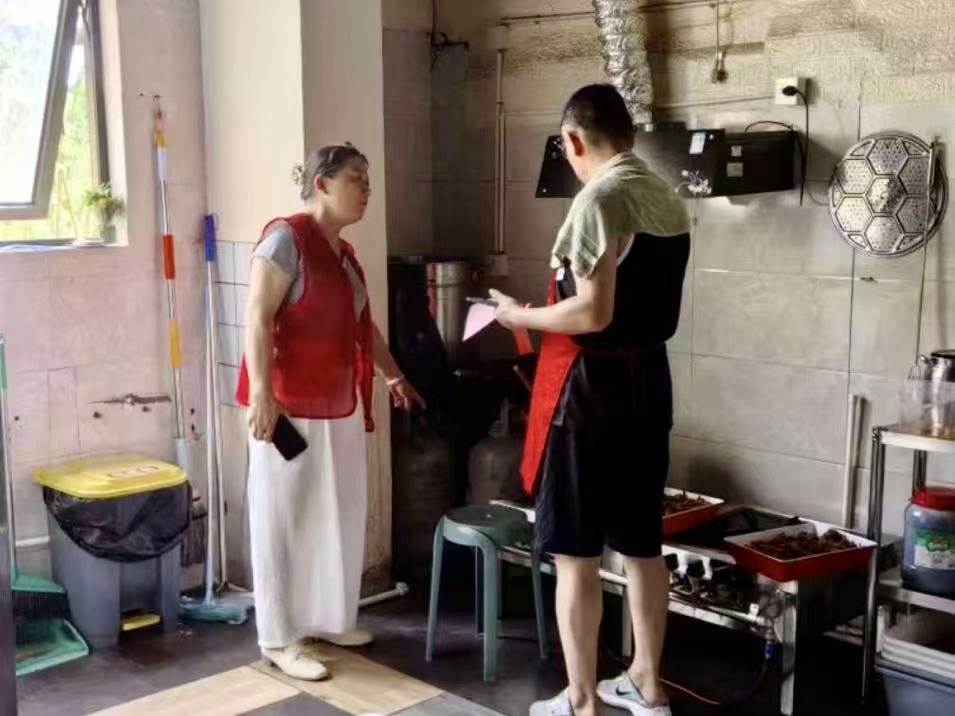 新塘里社区：排查宣传护平安