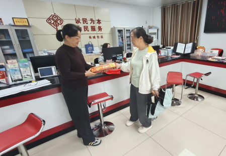 从“不敢放”到“主动交” 长城社区禁燃禁放宣传深入人心