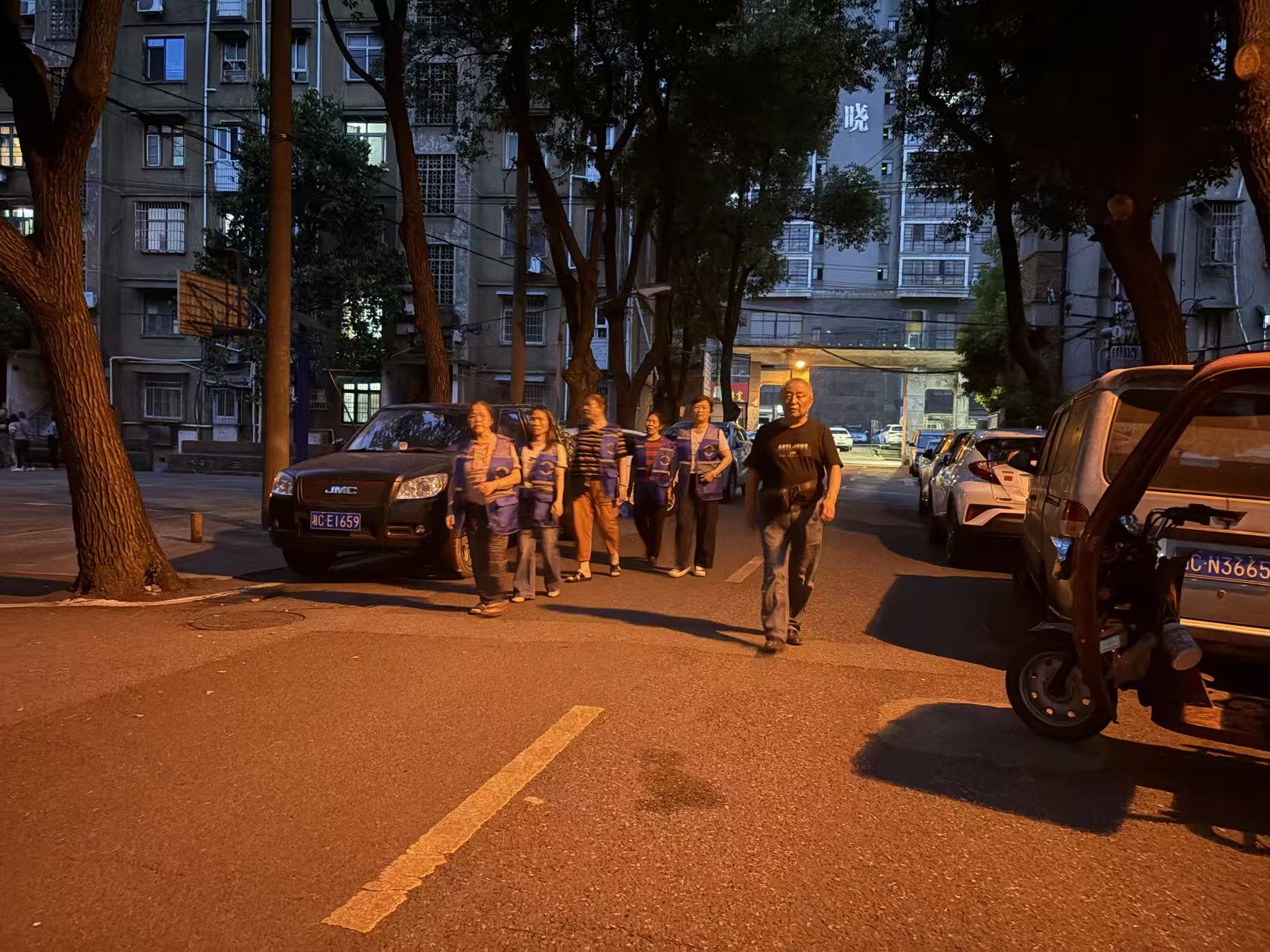 “党建红”引领“应急橙” 晓塘社区“第一应急响应人”筑起制药厂小区平安防线