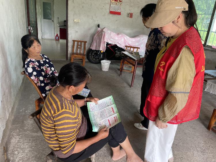 “利剑护蕾守童心 安全护航伴成长”——昭山镇路口社区开展未成年人防性侵法治宣传活动