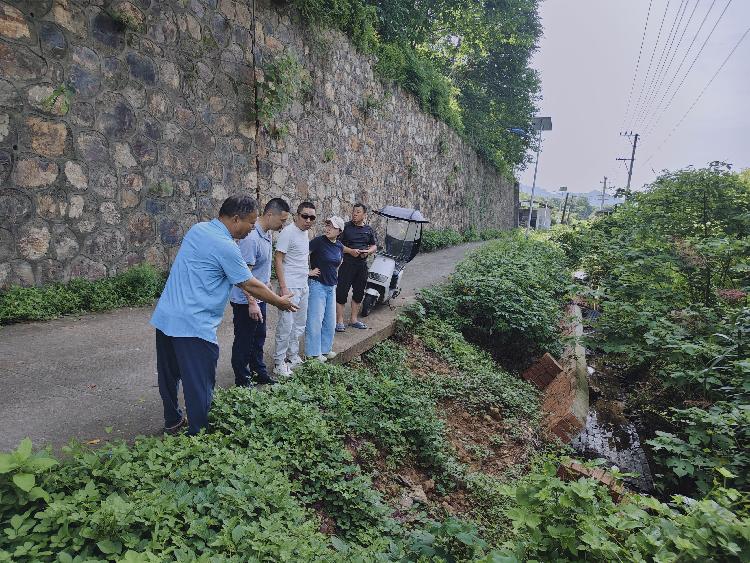 高峰村携手共建企业开展“安全生产月”主题党日活动