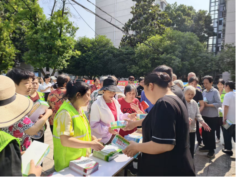 岳塘街道多措并举推动“安全生产月”活动走深走实