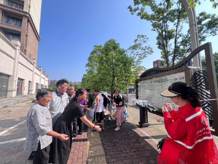 昭山镇窑洲社区开展老年人科学运动预防跌倒宣传活动