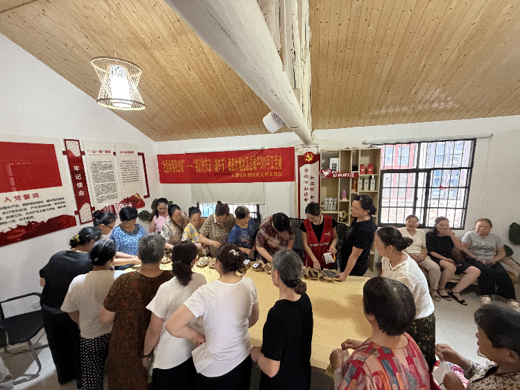昭山镇：​粽叶飘香迎端午 邻里共聚话传承