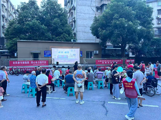 光影聚邻里 平安进万家——向阳社区开展消防安全电影周活动