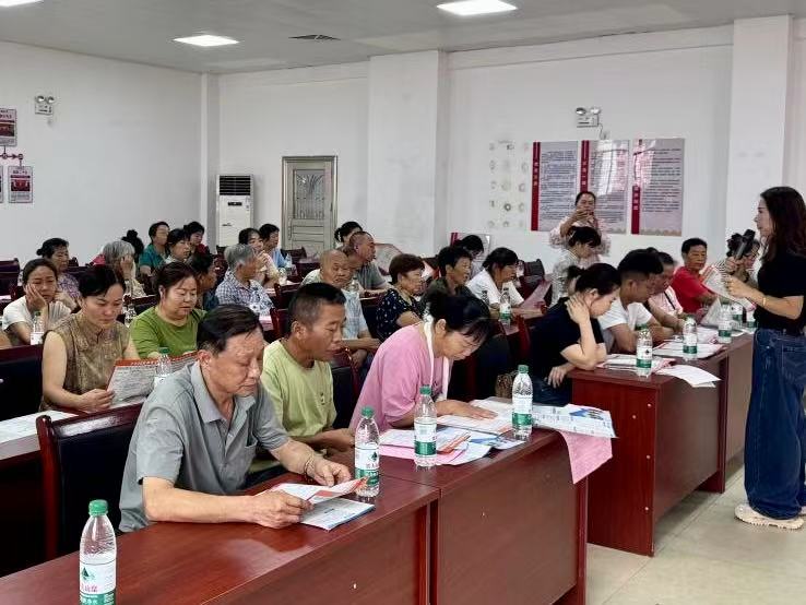 新站社区开展特色臭豆腐就业指导活动