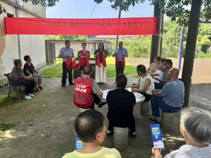 “警”“网”协同传反诈 新站社区筑牢反诈安全“防火墙”