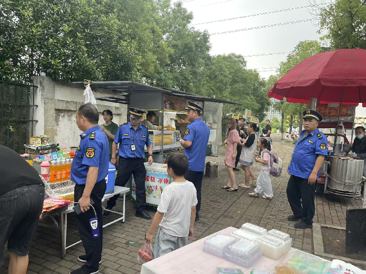 聚焦校园周边整治 昭山镇多部门联合开展护学行动