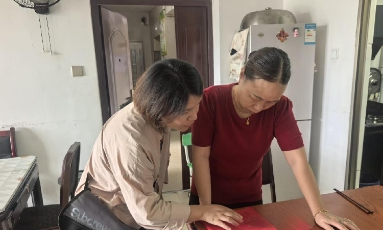 昭山村开展安全宣传入户行动 守护群众平安