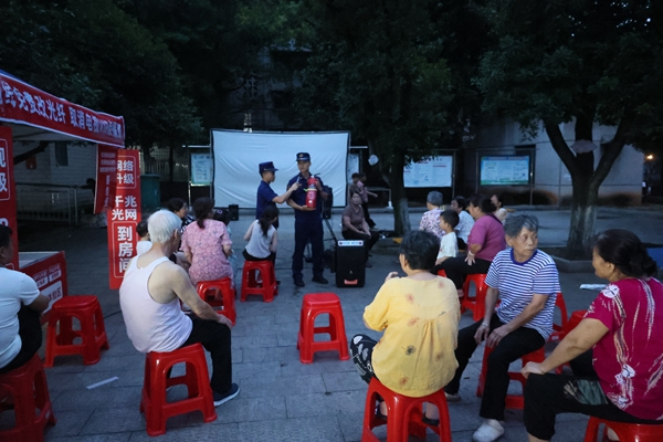 光影传安全 护航万家宁——岳塘区第二批次消防安全电影周活动全域铺开
