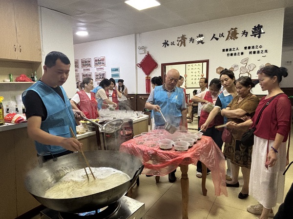 三角坪社区：小善举汇聚大能量 党群阵地焕发新活力