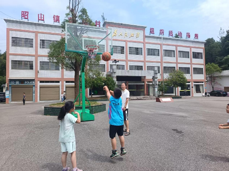 ​托举童心护成长 幸福村暑期公益托管班精彩开启