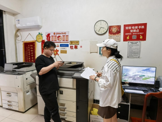 长塘社区常态化开展“扫黄打非”巡查行动